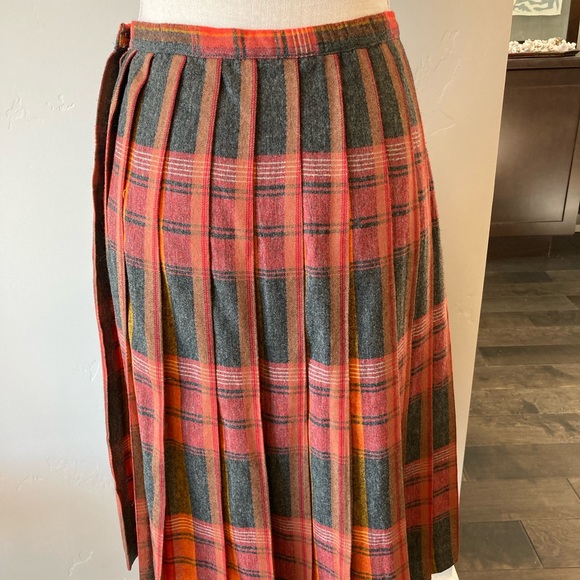 Vintage Women’s Plaid Wool Pleated Skirt Size Small - Picture 7 of 10